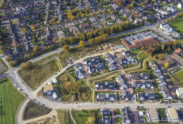Aerial view, new development area Schultenkamp and Kirchhellener Ring in the district Kirchhellen in Bottrop, Ruhr area, North Rhine-Westphalia, Germany, construction work, construction area, building site, building plots, construction project, construction site, Bottrop, DE, single-family houses, development, Europe, property tax, Hackfurthstraße, high-rise buildings, real estate, capacity requirements, agricultural business, aerial view, aerial photography, aerial photography, apartment buildings, apartment blocks, local supply centre, new build, Schultenkamp, overview, bird's-eye view, housing estate, living and living, residential area, residential buildings, residential quality, residential quarter, housing estate, birds-eyes view, overview