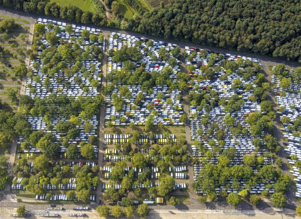 Aerial view, Caravan Center Campingplatz am Messeparkplatz im Stadtteil Stockum in Düsseldorf, Rhineland, North Rhine-Westphalia, Germany, Camping, Campinganlage, Campingmobil, Campingplatz, DE, Düsseldorf, Europe, shapes and colours, leisure, hobby, aerial photography, aerial photography, aerial photography, overview, bird's-eye view, motorhome, birds-eyes view, overview