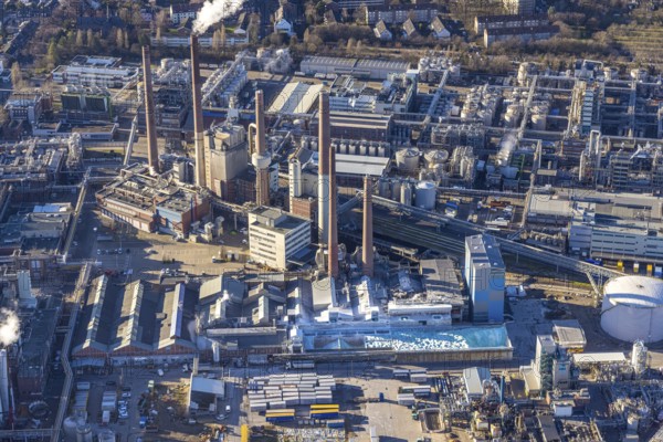 Aerial view, factory premises of Henkel AG in the Holthausen district of Düsseldorf, Rhineland, North Rhine-Westphalia, Germany, DE, Düsseldorf, Europe, commercial enterprises, commercial area, commercial area, commercial location, commercial use, industrial area, industrial building, industrial location, aerial photograph, aerial photography, aerial photography, overview, bird's-eye view, overview