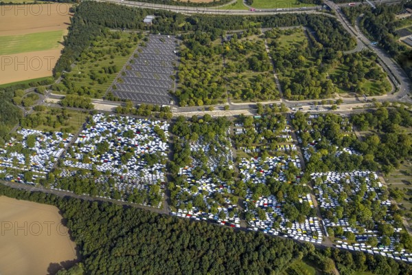 Aerial view, Caravan Center Campingplatz am Messeparkplatz im Stadtteil Stockum in Düsseldorf, Rhineland, North Rhine-Westphalia, Germany, Camping, Campinganlage, Campingmobil, Campingplatz, DE, Düsseldorf, Europe, shapes and colours, leisure, hobby, aerial photography, aerial photography, aerial photography, overview, bird's-eye view, motorhome, birds-eyes view, overview