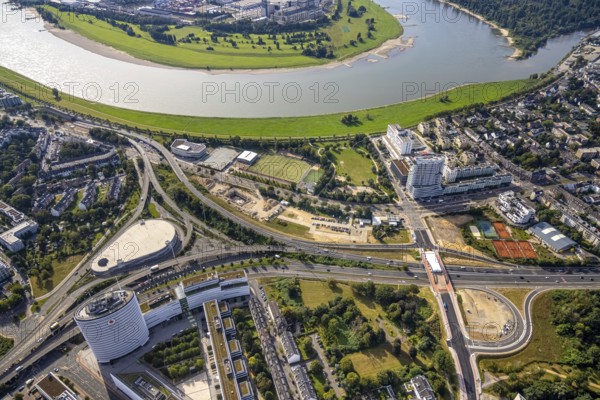 Aerial view, Vodafone Campus and Prinzenpark as well as Heerdter Hospital with Schön Klinik in the district Heerdt in Düsseldorf, Rhineland, North Rhine-Westphalia, Germany, DE, Düsseldorf, Europe, healthcare, commercial enterprises, commercial area, commercial park, commercial location, commercial use, hospital, industrial area, clinic, clinic centre, hospital, aerial view, aerial photography, aerial photography, medical facility, medical aid, overview, bird's eye view, birds-eyes view, overview, medical care
