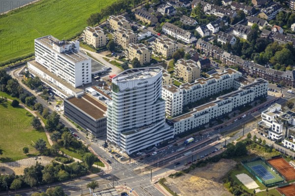 Aerial view, Heerdter Krankenhaus with Schön Klinik in the district Heerdt in Düsseldorf, Rhineland, North Rhine-Westphalia, Germany, DE, Düsseldorf, Europe, healthcare, hospital, clinic, clinic centre, hospital, aerial photograph, aerial photography, aerial photography, medical facility, medical aid, overview, bird's eye view, overview, medical care