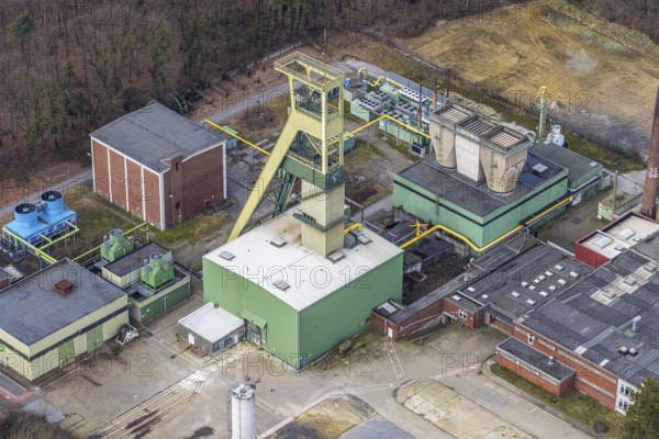 Aerial photograph, former Prosper IV shaft 9 mine, Bottrop-Kirchhellen, Ruhr area, North Rhine-Westphalia, Germany, mine, DE, Europe, Fernewaldstraße, winding tower, aerial photograph, aerial photography, aerial photography, shaft hall shaft 9, overview, bird's-eye view, overview