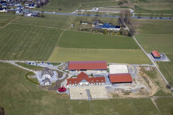 Aerial view, landscape conservation area Grünlandgürtel am Südfeld, equestrian centre Neue Herrlichkeit, Altenbüren, Brilon, Sauerland, North Rhine-Westphalia, Germany, Auf'm Warenberg, DE, Europe, aerial view, aerial photography, aerial photography, boarding stable, horses, horse boarding, equestrian sport, riding centre, riding stable, overview, bird's-eye view, overview