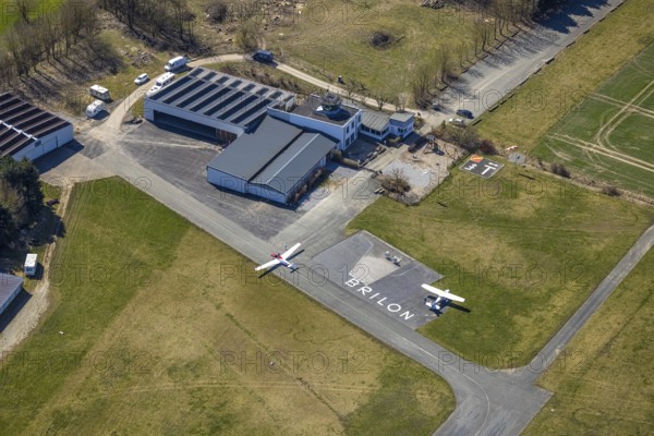 Aerial photo, Brilon Hochsauerland airfield, Zum alten Tower, EFR Brilon Landeplatz, Brilon, Sauerland, North Rhine-Westphalia, Germany, terminal building, DE, Europe, airport, airfield, Hochsauerlandkreis, runway, aerial photograph, aerial photography, aerial photography, Luftsportverein Brilon e.V., runway, Thülener Bruch, overview, bird's-eye view, birds-eyes view, overview