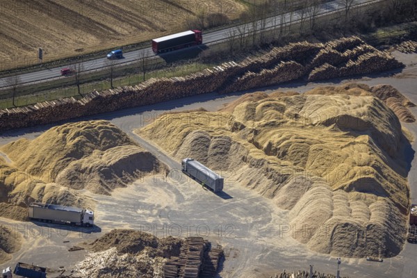 Aerial view, Egger Holzwerkstoffe Brilon, sawdust loading with lorry, Brilon, Sauerland, North Rhine-Westphalia, Germany, DE, Europe, commercial enterprises, commercial area, commercial site, commercial use, industrial area, industrial site, aerial photograph, aerial photography, aerial photography, overview, bird's-eye view, overview