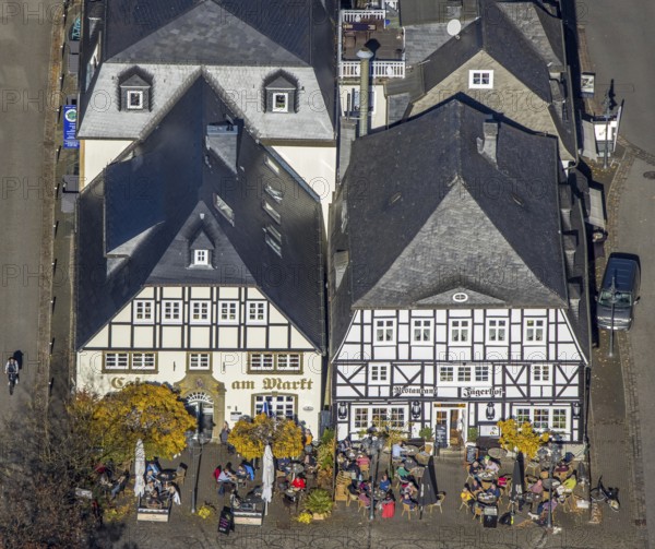 Aerial view, half-timbered inns at the market with outdoor catering in Brilon, Sauerland, North Rhine-Westphalia, Germany, outdoor catering, Brilon, Cafe am Markt, Café, DE, Europe, inn, gastronomy, Jägerhof Restaurant, aerial view, aerial photography, aerial photography, restaurant, overview, bird's-eye view, overview