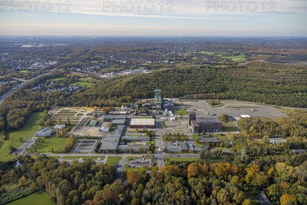 Aerial photograph, headframe at Prosper Haniel mine in the Fuhlenbrock district of Bottrop, Ruhr area, North Rhine-Westphalia, Germany, Prosper-Haniel mine, Bottrop, DE, Europe, winding tower, autumn forest, aerial photograph, aerial photography, aerial photography, overview, bird's-eye view, overview