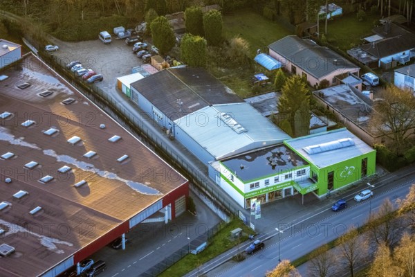 Aerial view, company premises ZweiradCenter Rück in the district south in Bottrop, Ruhr area, North Rhine-Westphalia, Germany, Bottrop, DE, Europe, commercial enterprises, commercial area, commercial location, commercial use, aerial photograph, aerial photography, aerial photography, overview, bird's-eye view, bird's-eye view, overview