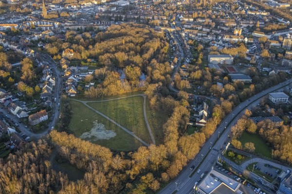 Aerial view, park with biotope in the evening light between Grünewaldstraße and Südring in the district Süd-West in Bottrop, Ruhr area, North Rhine-Westphalia, Germany, Bottrop, DE, Europe, aerial view, aerial photography, aerial photography, park, overview, bird's-eye view, forest, birds-eyes view, overview