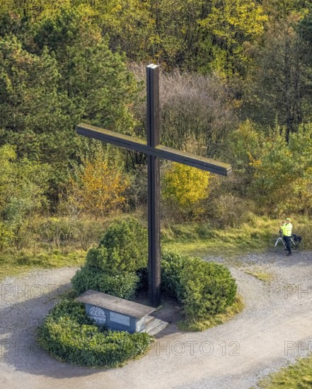 Aerial view, Haniel Cross slagheap in the Fuhlenbrock district of Bottrop, Ruhr area, North Rhine-Westphalia, Germany, Bottrop, DE, Europe, aerial view, aerial photography, aerial photography, Pabst wooden cross, sight, overview, bird's-eye view, overview