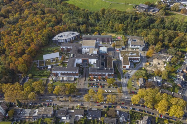 Aerial view, Knappschaftskrankenhaus Bottrop and Reha-Zentrum Prosper as well as Kindergarten Quellenbusch in the district Süd-West in Bottrop, Ruhr area, North Rhine-Westphalia, Germany, Bottrop, DE, Europe, health care, hospital, kindergarten, day care centre, day nursery, clinic, hospital, hospital, aerial view, aerial photography, aerial photography, medical facility, medical aid, overview, bird's eye view, overview, medical care