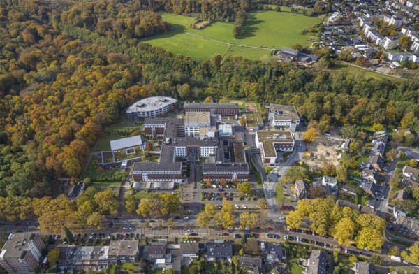 Aerial view, Knappschaftskrankenhaus Bottrop and Reha-Zentrum Prosper as well as Kindergarten Quellenbusch in the district Süd-West in Bottrop, Ruhr area, North Rhine-Westphalia, Germany, Bottrop, DE, Europe, health care, hospital, kindergarten, day care centre, day nursery, clinic, hospital, hospital, aerial view, aerial photography, aerial photography, medical facility, medical aid, overview, bird's eye view, overview, medical care