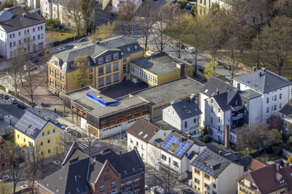 Aerial photo, Grimmeschule Arnsberg, Neheim, Arnsberg, Sauerland, North Rhine-Westphalia, Germany, education, educational institution, DE, Europe, teaching institute, aerial photography, aerial photography, aerial photography, school, Schwester-Aicharda-Straße, overview, bird's-eye view, birds-eyes view, overview