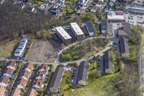 Aerial view, brownfield site in housing estate Ernst-König-Straße, Neheim, Arnsberg, Sauerland, North Rhine-Westphalia, Germany, DE, Europe, property tax, real estate, aerial view, aerial photography, aerial photography, terraced houses, overview, bird's-eye view, housing estate, residential area, residential buildings, residential quality, residential neighbourhood, housing estate, birds-eyes view, overview