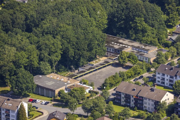 Aerial photo, primary school Müggenberg-Rusch, Hüsten, Arnsberg, Sauerland, North Rhine-Westphalia, Germany, education, educational institution, DE, Europe, primary school, Hochsauerlandkreis, teaching institute, aerial photo, aerial photography, aerial photography, school, overview, bird's-eye view, birds-eyes view, overview