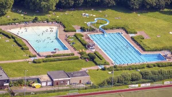 Aerial view, outdoor pool and wave pool Weddinghofen in the leisure centre Im Häupen in Weddinghofen in Bergkamen, Ruhr area, North Rhine-Westphalia, Germany, bathing establishment, bathing resort, bathing fun, Bergkamen, DE, Europe, outdoor pool, leisure facility, leisure pool, leisure activities, aerial view, aerial photography, aerial photography, swimming pool, swimming pool, overview, bird's eye view, water slide, birds-eyes view, overview