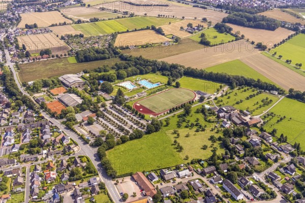 Aerial view, outdoor swimming pool and wave pool Weddinghofen in the leisure centre Im Häupen in Weddinghofen in Bergkamen, Ruhr area, North Rhine-Westphalia, Germany, bathing establishment, bathing resort, bathing fun, Bergkamen, DE, Europe, outdoor swimming pool, leisure facility, leisure pool, leisure activities, football pitch, football stadium, aerial view, aerial photography, aerial photography, swimming pool, swimming pool, sports facilities, sports field, sports facility, tennis, tennis facility, tennis courts, overview, bird's eye view, birds-eyes view, overview