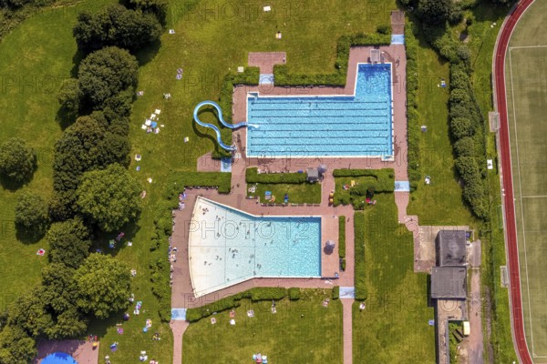 Aerial view, outdoor pool and wave pool Weddinghofen in the leisure centre Im Häupen in Weddinghofen in Bergkamen, Ruhr area, North Rhine-Westphalia, Germany, bathing establishment, bathing resort, bathing fun, Bergkamen, DE, Europe, outdoor pool, leisure facility, leisure pool, leisure activities, aerial view, aerial photography, aerial photography, swimming pool, swimming pool, overview, bird's eye view, water slide, birds-eyes view, overview