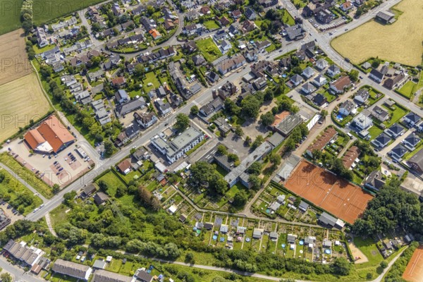 Aerial photo, Jahnschule, Bergkamen fire brigade - Oberaden unit and SUS Oberaden tennis centre in Oberaden, Bergkamen, Ruhr area, North Rhine-Westphalia, Germany, education, educational institution, fire fighters, fire protection, fire watch, DE, Europe, fire station, fire brigade, teaching institute, aerial photo, aerial photography, aerial photography, rescue station, school, sport, tennis, tennis facility, tennis courts, tennis club, overview, bird's eye view, bird's eye view, overview