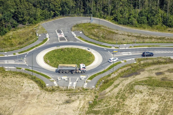 Aerial view, construction site and new roundabout at the Wasserstadt Aden in Oberaden, Bergkamen, Ruhr area, North Rhine-Westphalia, Germany, construction work, construction area, construction site, construction project, construction site, DE, Europe, roundabout, roundabout, aerial view, aerial photography, aerial photography, new construction, overview, bird's-eye view, overview