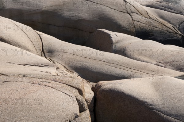 Bohus granite with cracks, coastal landscape, Ramsvik, Naturreservat Ramsviklandet, Bohuslän, Skagerrak, Sotenäs, Västra Götalands län, Sweden