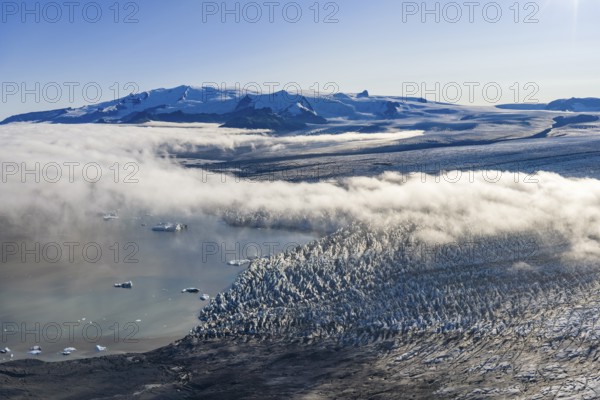 Glacier and mountains of the Vatnajökull glacier, Vatnajökull National Park, South Iceland, Iceland