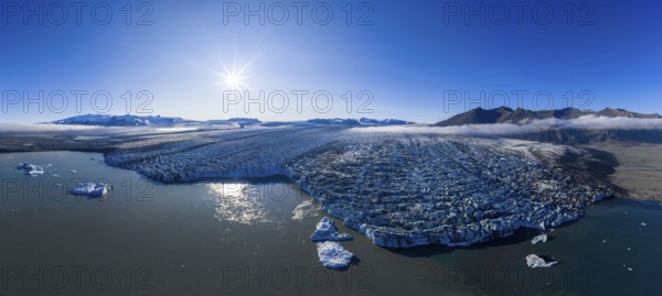 Glacier and mountains of the Vatnajökull glacier, Vatnajökull National Park, South Iceland, Iceland