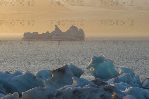 Icebergs in the Jökulsarlon glacier lagoon, Vatnajökull National Park, South Iceland, Iceland