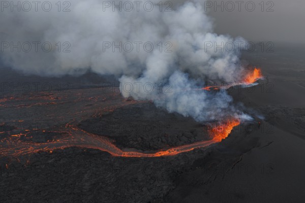 Volcanic eruption, Sundhnúkur crater chain, near Grindavik, Reykjanes Peninsula, Southwest Iceland, Iceland