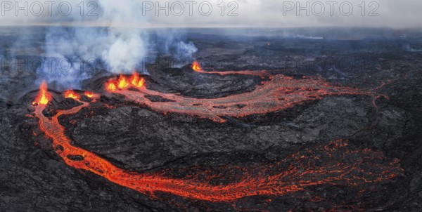 Volcanic eruption, Sundhnúkur crater chain, near Grindavik, Reykjanes Peninsula, Southwest Iceland, Iceland