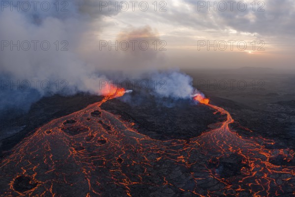 Volcanic eruption, Sundhnúkur crater chain, near Grindavik, Reykjanes Peninsula, Southwest Iceland, Iceland
