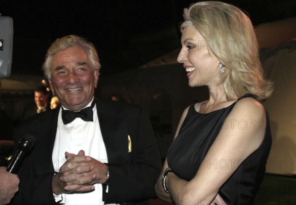 Peter Falk and Shera Danese at the the 2nd Annual Guardian IDA Awards fundraiser held at Paramount Studios in Hollywood, USA on October 30, 2004, Hollywood, CA, USA, Los Angeles, California, USA