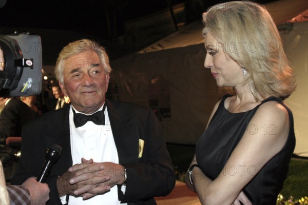 Peter Falk and Shera Danese at the the 2nd Annual Guardian IDA Awards fundraiser held at Paramount Studios in Hollywood, USA on October 30, 2004, Hollywood, CA, USA, Los Angeles, California, USA