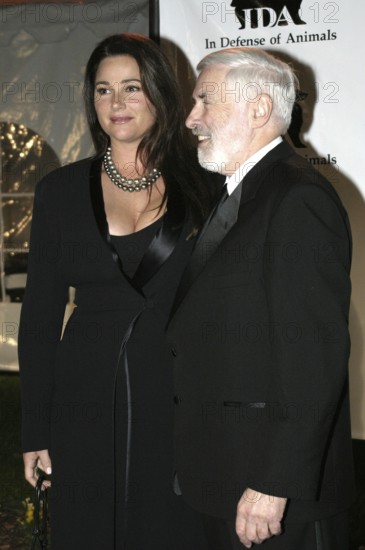 Dr. Elliot M. Katz and Keely Shaye Smith at the the 2nd Annual Guardian IDA Awards fundraiser held at Paramount Studios in Hollywood, USA on October 30, 2004, Hollywood, CA, USA, Los Angeles, California, USA