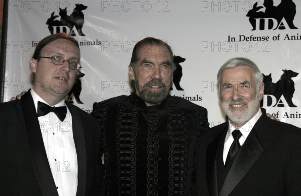 Kevin Connelly, John Paul DeJoria and IDA President Elliot M. Katz at the the 2nd Annual Guardian IDA Awards fundraiser held at Paramount Studios in Hollywood, USA on October 30, 2004, Hollywood, CA, USA, Los Angeles, California, USA