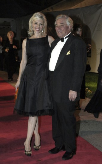 Peter Falk and Shera Danese at the the 2nd Annual Guardian IDA Awards fundraiser held at Paramount Studios in Hollywood, USA on October 30, 2004, Hollywood, CA, USA, Los Angeles, California, USA