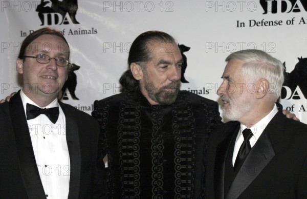 Kevin Connelly, John Paul DeJoria and IDA President Elliot M. Katz at the the 2nd Annual Guardian IDA Awards fundraiser held at Paramount Studios in Hollywood, USA on October 30, 2004, Hollywood, CA, USA, Los Angeles, California, USA