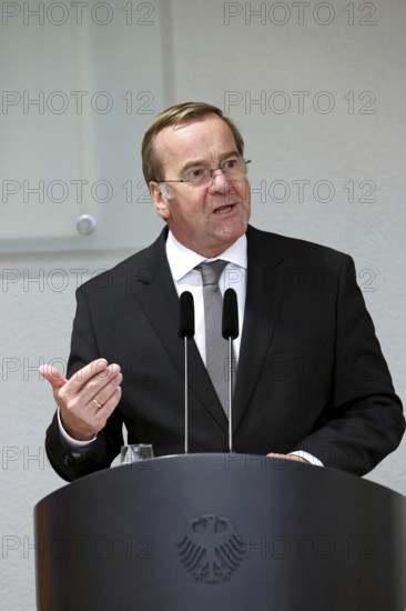 Federal Minister of Defence Boris Pistorius - Award of the Order of Merit of the Federal Republic of Germany to Lloyd James Austin III in recognition of his personal commitment to strengthening the German-American friendship and bilateral defence and military policy cooperation at the Federal Ministry of Defence, Berlin, 01.10.25