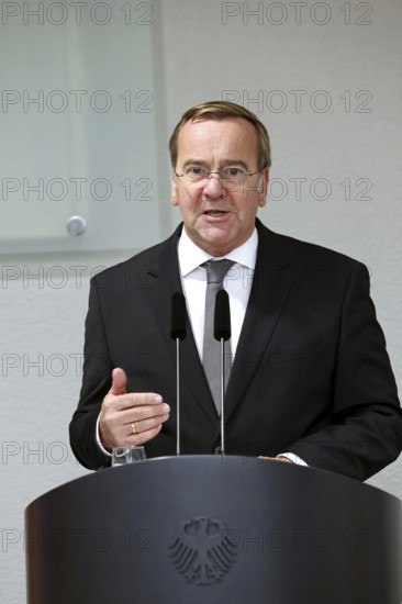 Federal Minister of Defence Boris Pistorius - Award of the Order of Merit of the Federal Republic of Germany to Lloyd James Austin III in recognition of his personal commitment to strengthening the German-American friendship and bilateral defence and military policy cooperation at the Federal Ministry of Defence, Berlin, 01.10.25