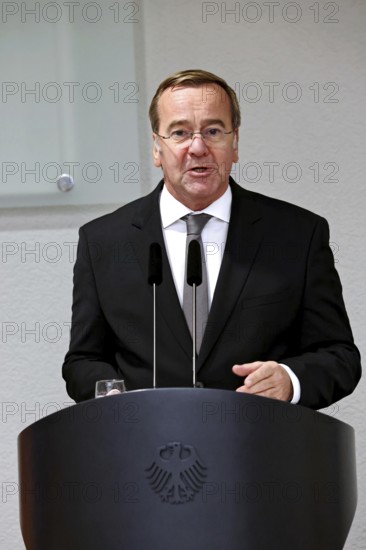 Federal Minister of Defence Boris Pistorius - Award of the Order of Merit of the Federal Republic of Germany to Lloyd James Austin III in recognition of his personal commitment to strengthening the German-American friendship and bilateral defence and military policy cooperation at the Federal Ministry of Defence, Berlin, 01.10.25
