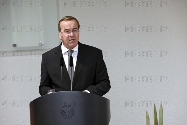 Federal Minister of Defence Boris Pistorius - Award of the Order of Merit of the Federal Republic of Germany to Lloyd James Austin III in recognition of his personal commitment to strengthening the German-American friendship and bilateral defence and military policy cooperation at the Federal Ministry of Defence, Berlin, 01.10.25