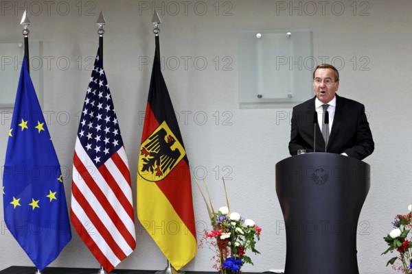 Federal Minister of Defence Boris Pistorius - Award of the Order of Merit of the Federal Republic of Germany to Lloyd James Austin III in recognition of his personal commitment to strengthening the German-American friendship and bilateral defence and military policy cooperation at the Federal Ministry of Defence, Berlin, 01.10.25