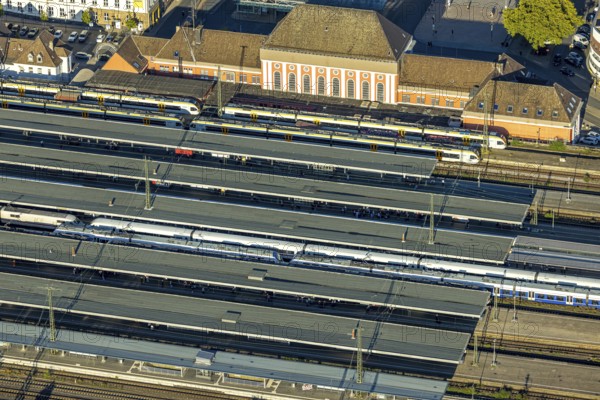Aerial view, central station and covered platforms, station building, centre, Hamm, Ruhr area, North Rhine-Westphalia, Germany, railway area, station, platform, DE, Deutsche Bahn AG, Europe, track system, tracks, main station, central station, aerial view, aerial photography, aerial photography, overview, bird's-eye view, overview