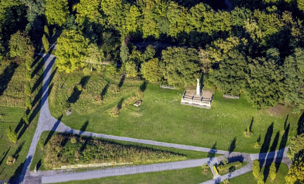 Aerial view, parade ground with war memorial, Germania memorial for the fallen of the Franco-Prussian War 1870/71, historical sight, centre, Hamm, Ruhr area, North Rhine-Westphalia, Germany, DE, memorial, Europe, aerial view, aerial photography, aerial photography, memorial, overview, bird's-eye view, overview