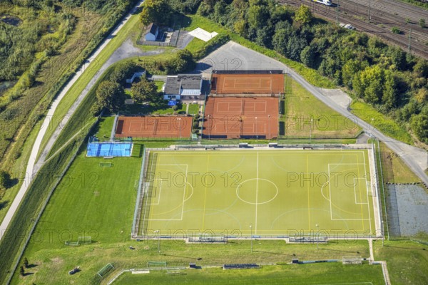Aerial view, sports facility football stadium BV 09 Hamm, tennis courts hockey and tennis club Hamm, padel tennis, between railway line and bridge Münsterstraße B63, district Heessen, Hamm, Ruhr area, North Rhine-Westphalia, Germany, DE, Europe, aerial view, aerial photography, aerial photography, overview, bird's-eye view, overview