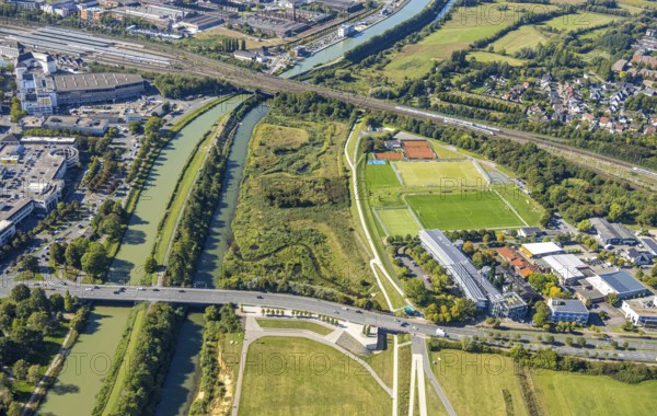 Aerial view, Auenpark with viewing platform Erlebensraum Lippeaue, Münsterstraße Bundesstraße B63, HamTec with solar roof, sports facility football stadium BV 09 Hamm, tennis courts hockey and tennis club Hamm, padel tennis, between railway line and bridge Münsterstraße B63, district Heessen, Hamm, Ruhr area, North Rhine-Westphalia, Germany, DE, roof with solar panels, Europe, aerial view, aerial photography, aerial photography, photovoltaic plant, solar, solar plant, solar roof, solar energy, solar panels, solar park, solar power plant, overview, bird's eye view, birds-eyes view, overview