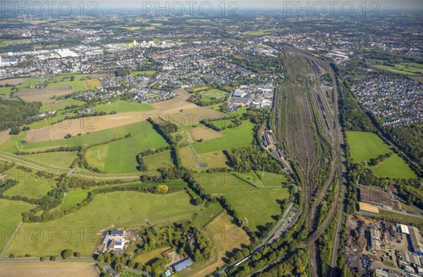 Aerial view, Hamm marshalling yard, Schieferstraße industrial estate with a view of the harbour and city centre, Pelkum district, Hamm, Ruhr area, North Rhine-Westphalia, Germany, railway area, DE, Deutsche Bahn AG, Europe, commercial enterprise, commercial area, commercial site, commercial property, commercial location, commercial use, railway tracks, tracks, property tax, goods trains, real estate, industrial area, industrial site, aerial view, aerial photography, aerial photography, overview, bird's-eye view, residential area, housing and living, residential area, residential quality, residential neighbourhood, housing estate, residential district, birds-eyes view, overview