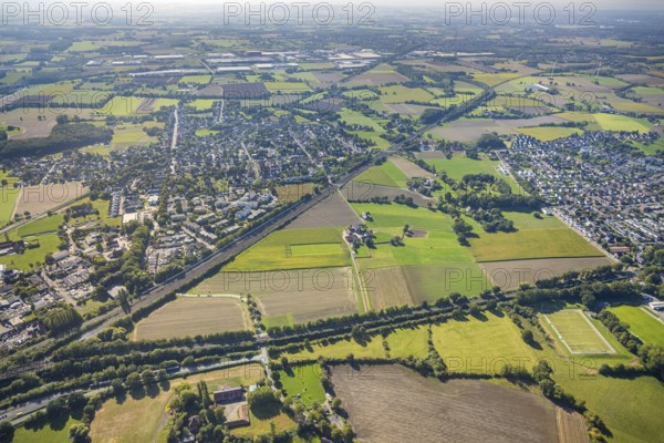 Aerial view, residential area Wiescherhöfen with meadows and fields between railway lines, district Pelkum, Hamm, Ruhr area, North Rhine-Westphalia, Germany, DE, Europe, property tax, real estate, agricultural fields, aerial view, aerial photography, aerial photography, overview, bird's-eye view, housing estate, living and life, residential area, residential quality, residential quarter, housing estate, residential district, birds-eyes view, overview