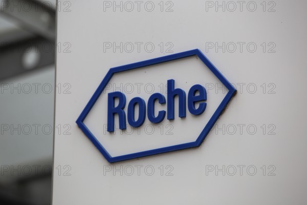 Logo at the entrance of Roche Diagnostics GmbH in Mannheim